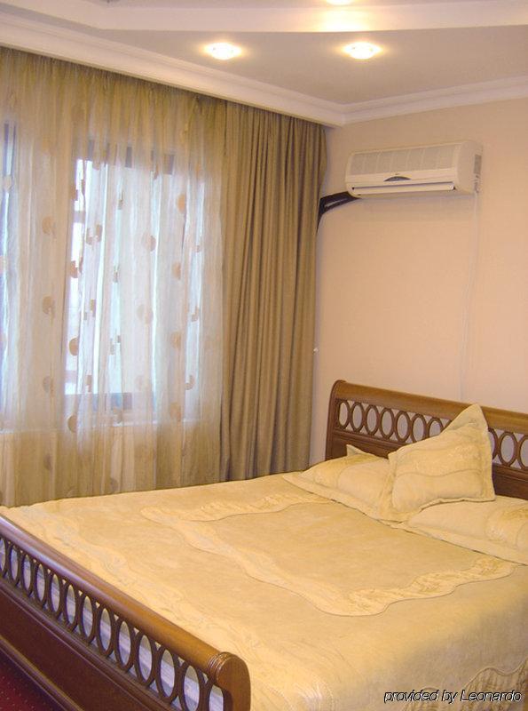 Hotel Pejton Pristina Room photo