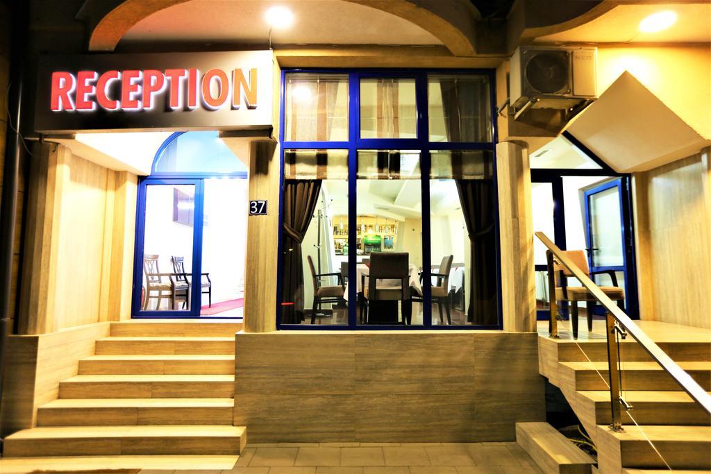 Hotel Pejton Pristina Exterior photo